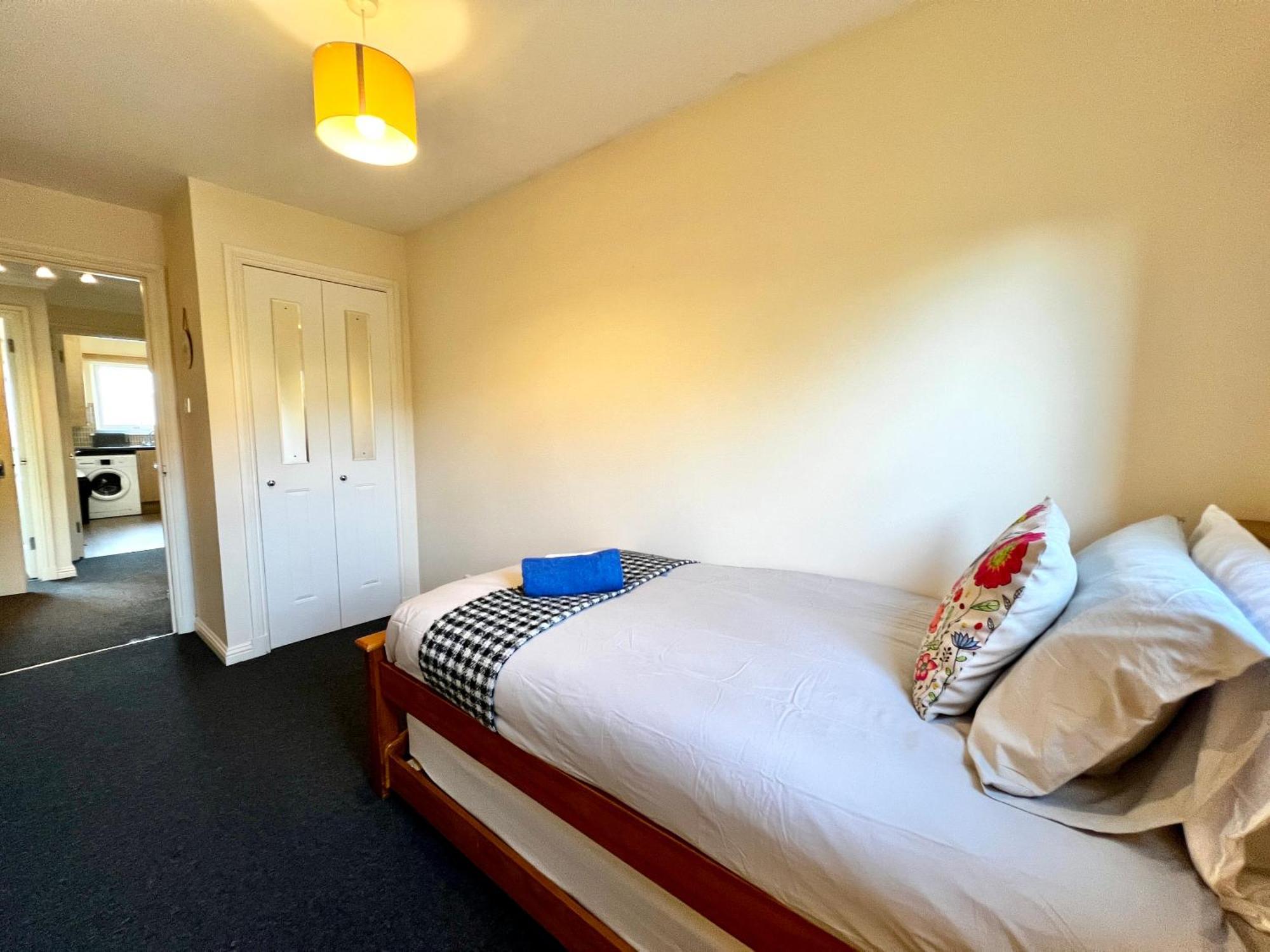 Stylish Modern Flat With Juliet Balcony & Parking Apartment Glasgow Bagian luar foto