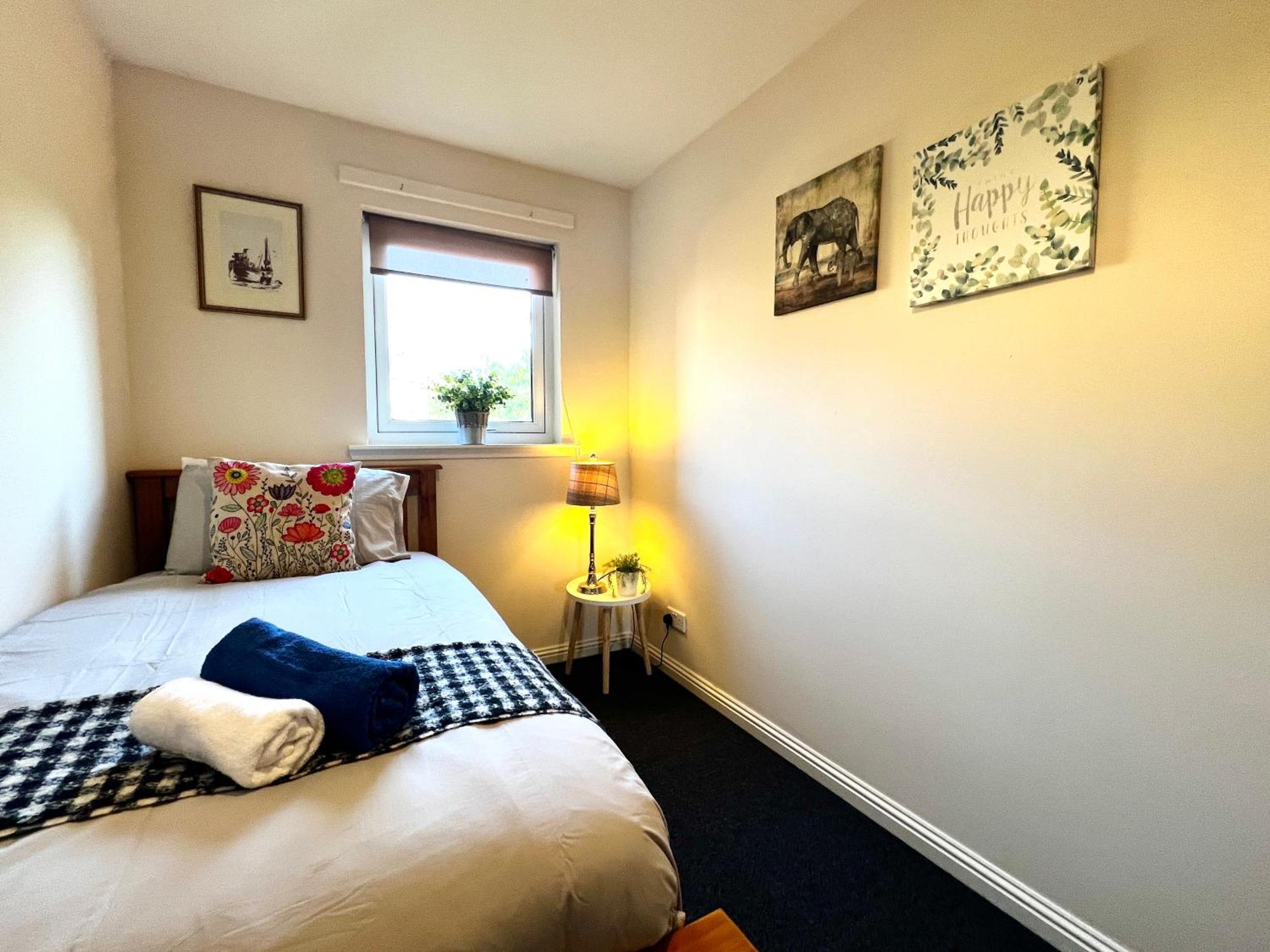 Stylish Modern Flat With Juliet Balcony & Parking Apartment Glasgow Bagian luar foto