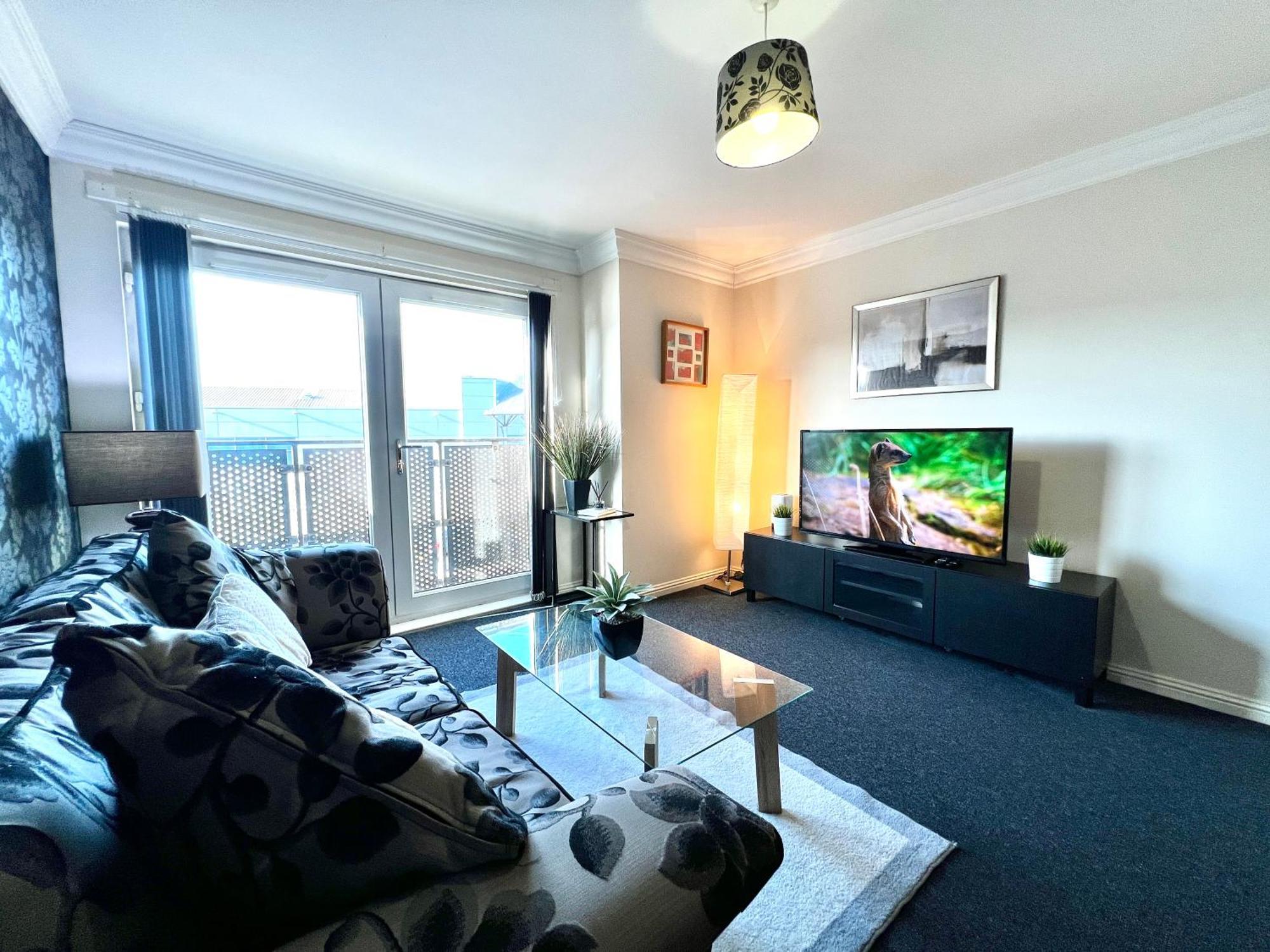 Stylish Modern Flat With Juliet Balcony & Parking Apartment Glasgow Bagian luar foto