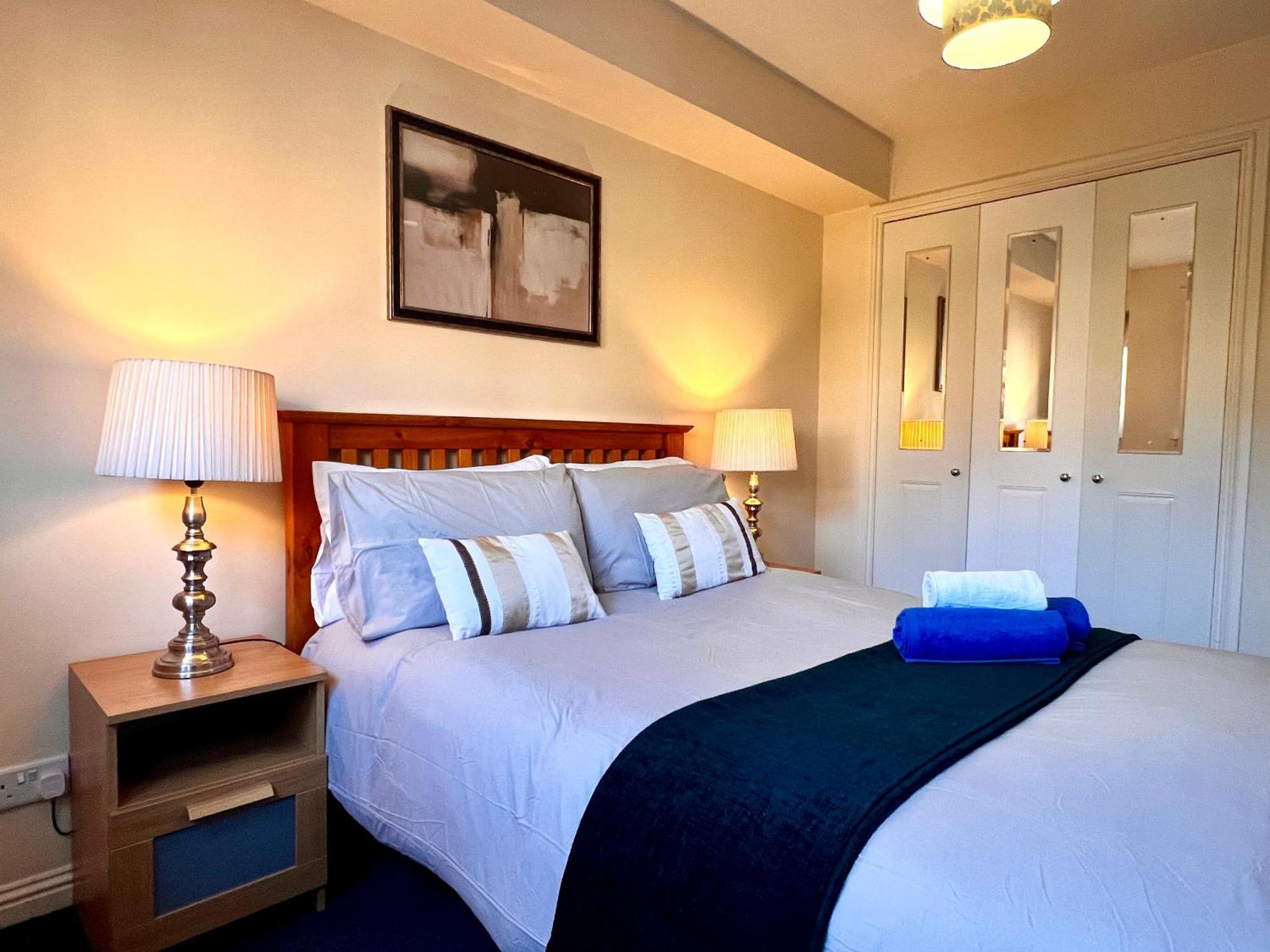 Stylish Modern Flat With Juliet Balcony & Parking Apartment Glasgow Bagian luar foto