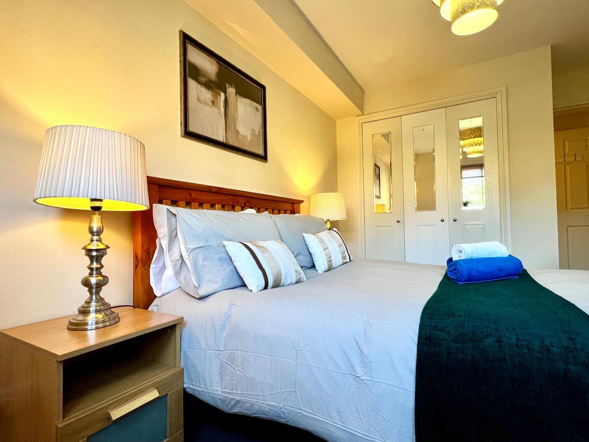 Stylish Modern Flat With Juliet Balcony & Parking Apartment Glasgow Bagian luar foto