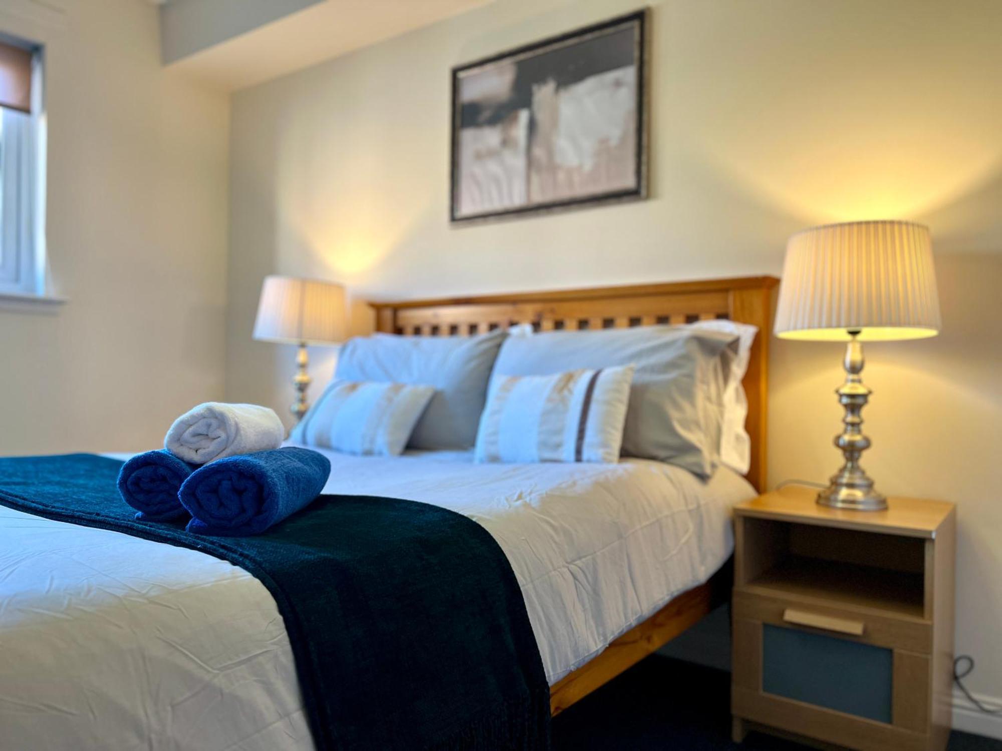 Stylish Modern Flat With Juliet Balcony & Parking Apartment Glasgow Bagian luar foto