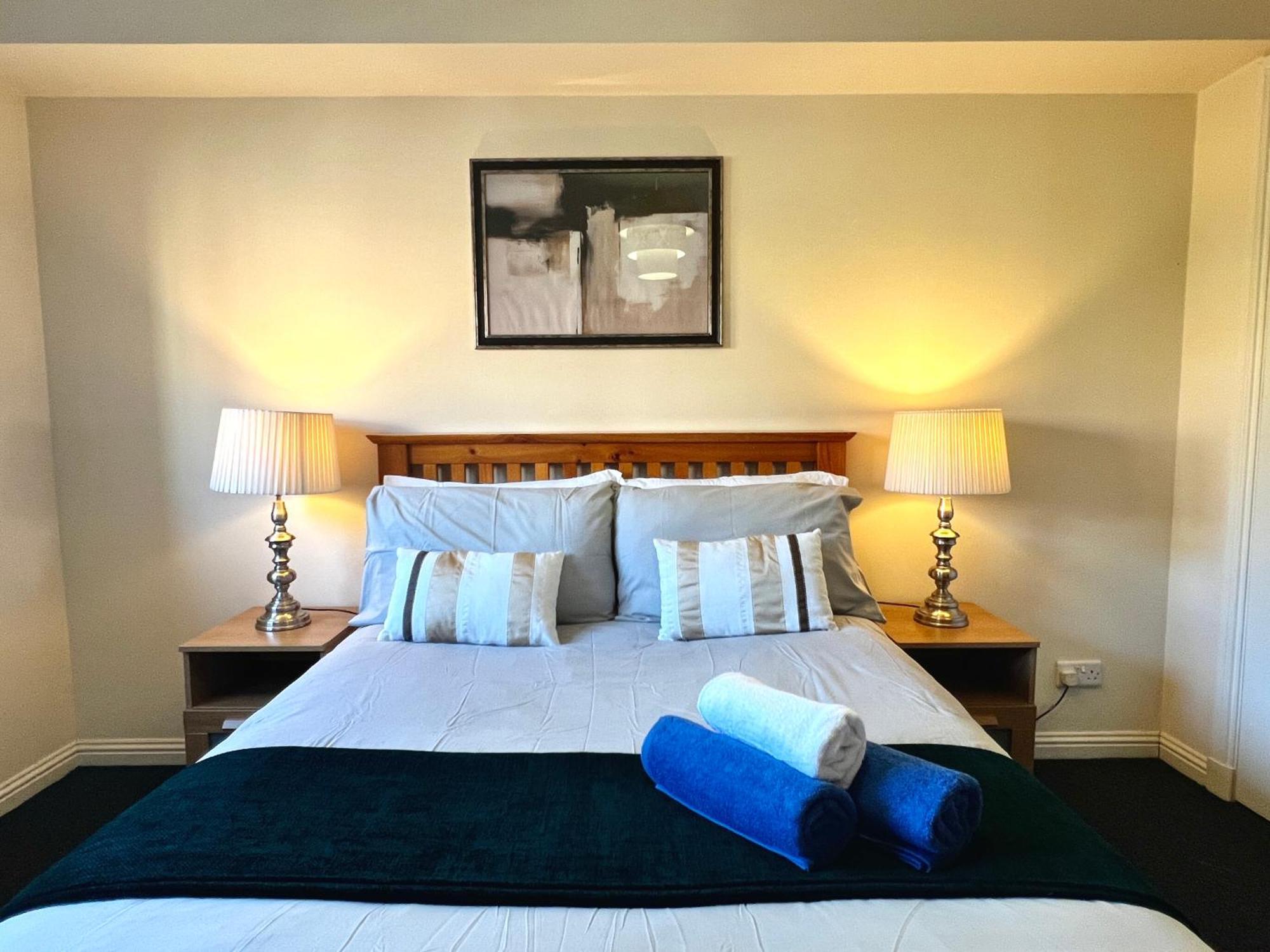 Stylish Modern Flat With Juliet Balcony & Parking Apartment Glasgow Bagian luar foto