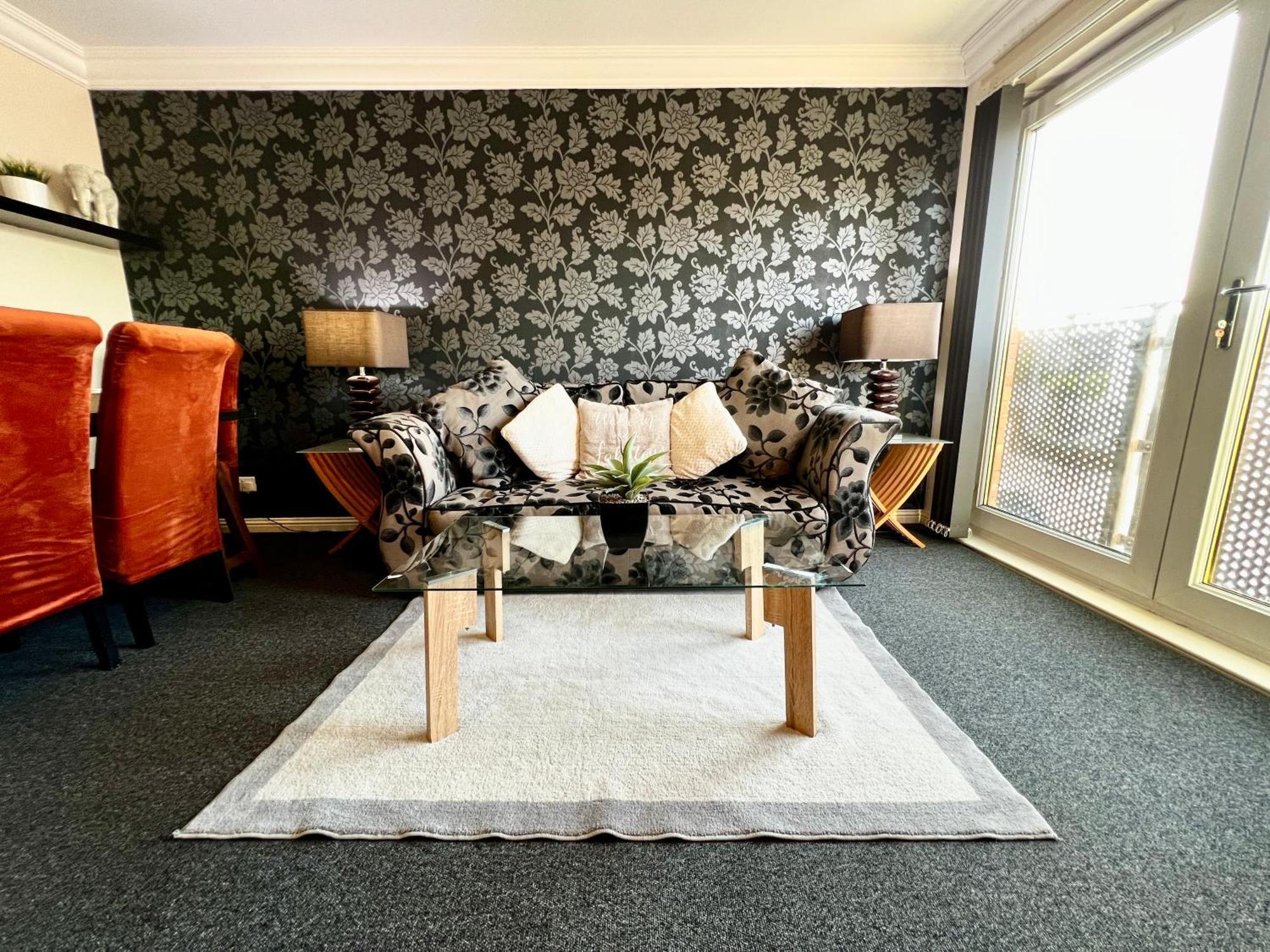 Stylish Modern Flat With Juliet Balcony & Parking Apartment Glasgow Bagian luar foto