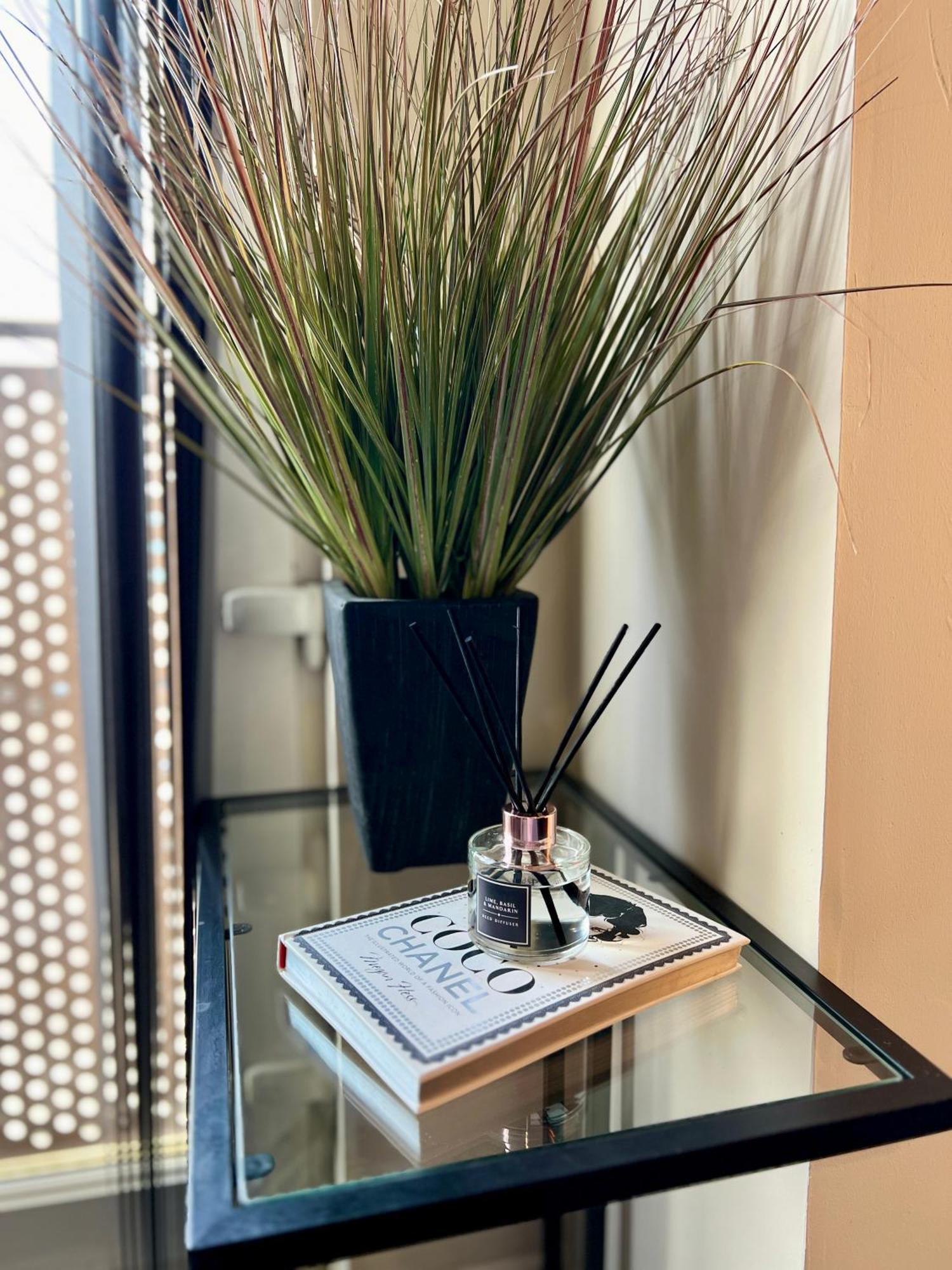 Stylish Modern Flat With Juliet Balcony & Parking Apartment Glasgow Bagian luar foto