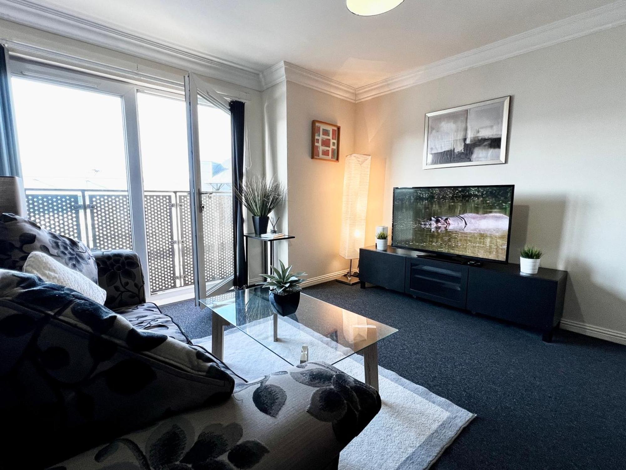 Stylish Modern Flat With Juliet Balcony & Parking Apartment Glasgow Bagian luar foto