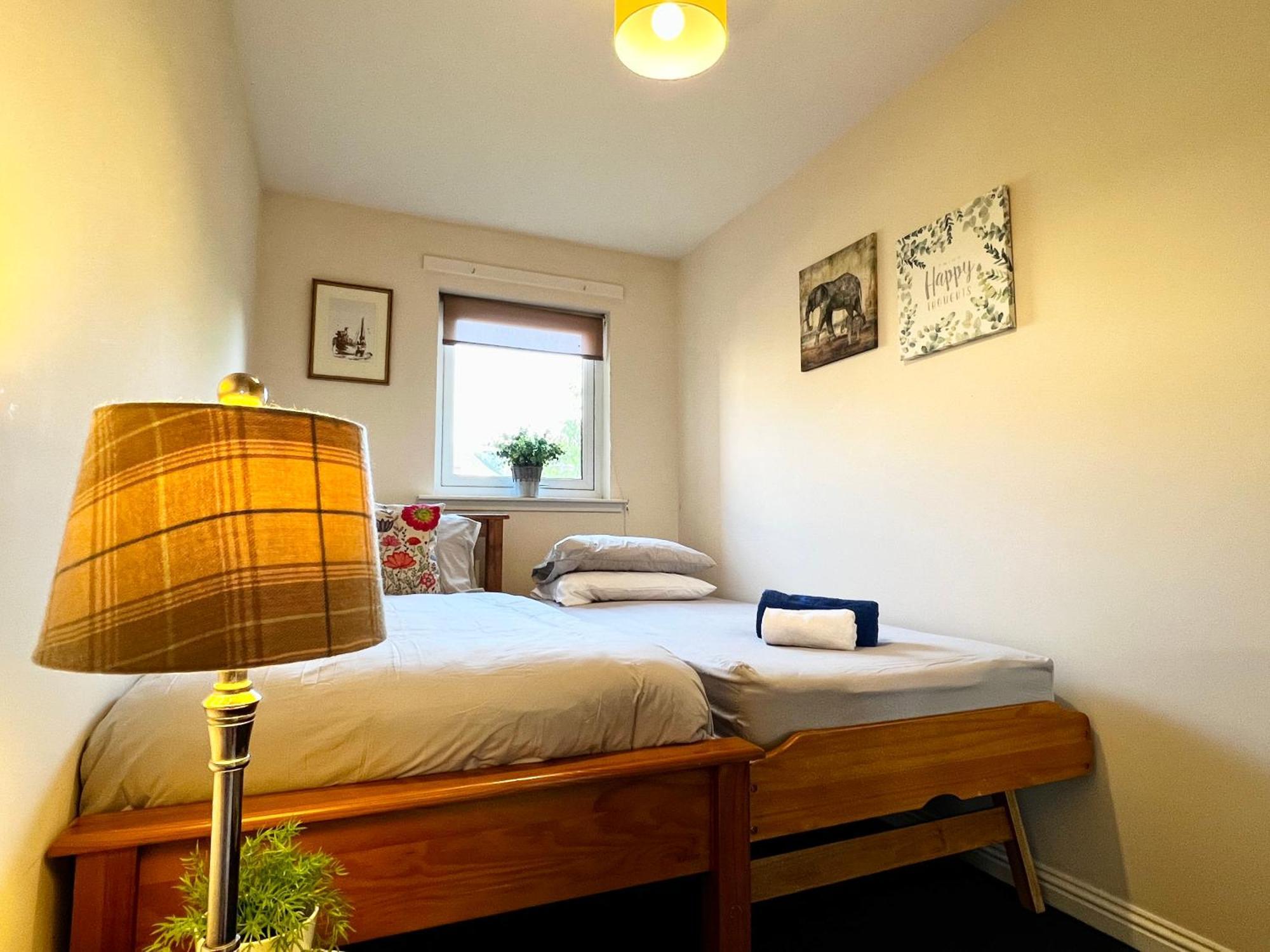 Stylish Modern Flat With Juliet Balcony & Parking Apartment Glasgow Bagian luar foto