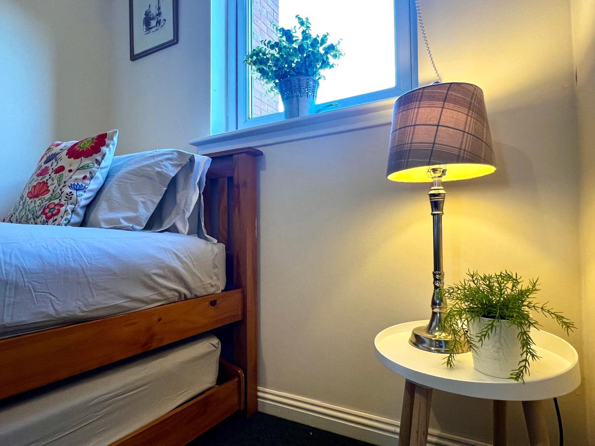 Stylish Modern Flat With Juliet Balcony & Parking Apartment Glasgow Bagian luar foto