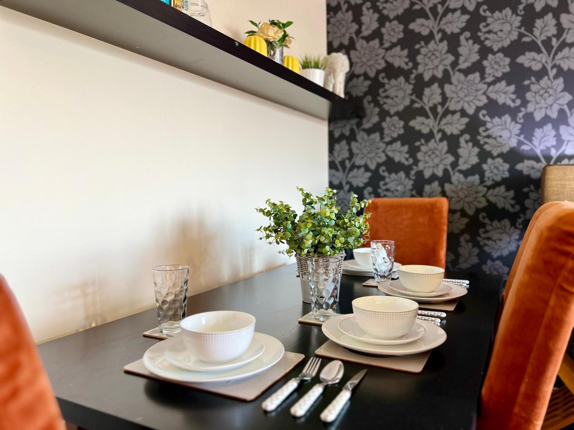 Stylish Modern Flat With Juliet Balcony & Parking Apartment Glasgow Bagian luar foto