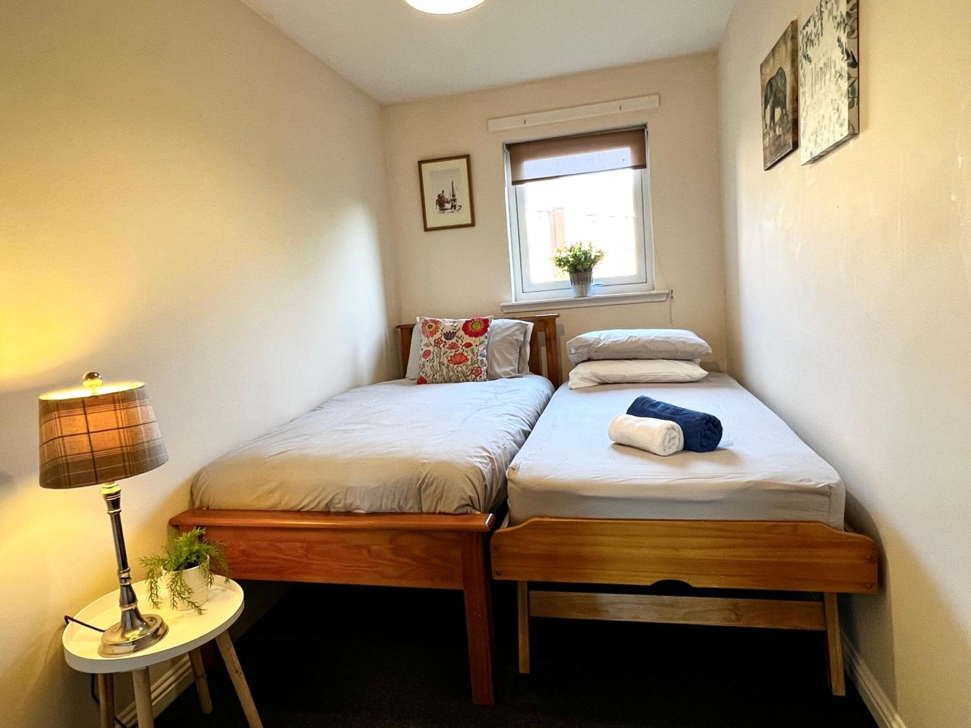 Stylish Modern Flat With Juliet Balcony & Parking Apartment Glasgow Bagian luar foto