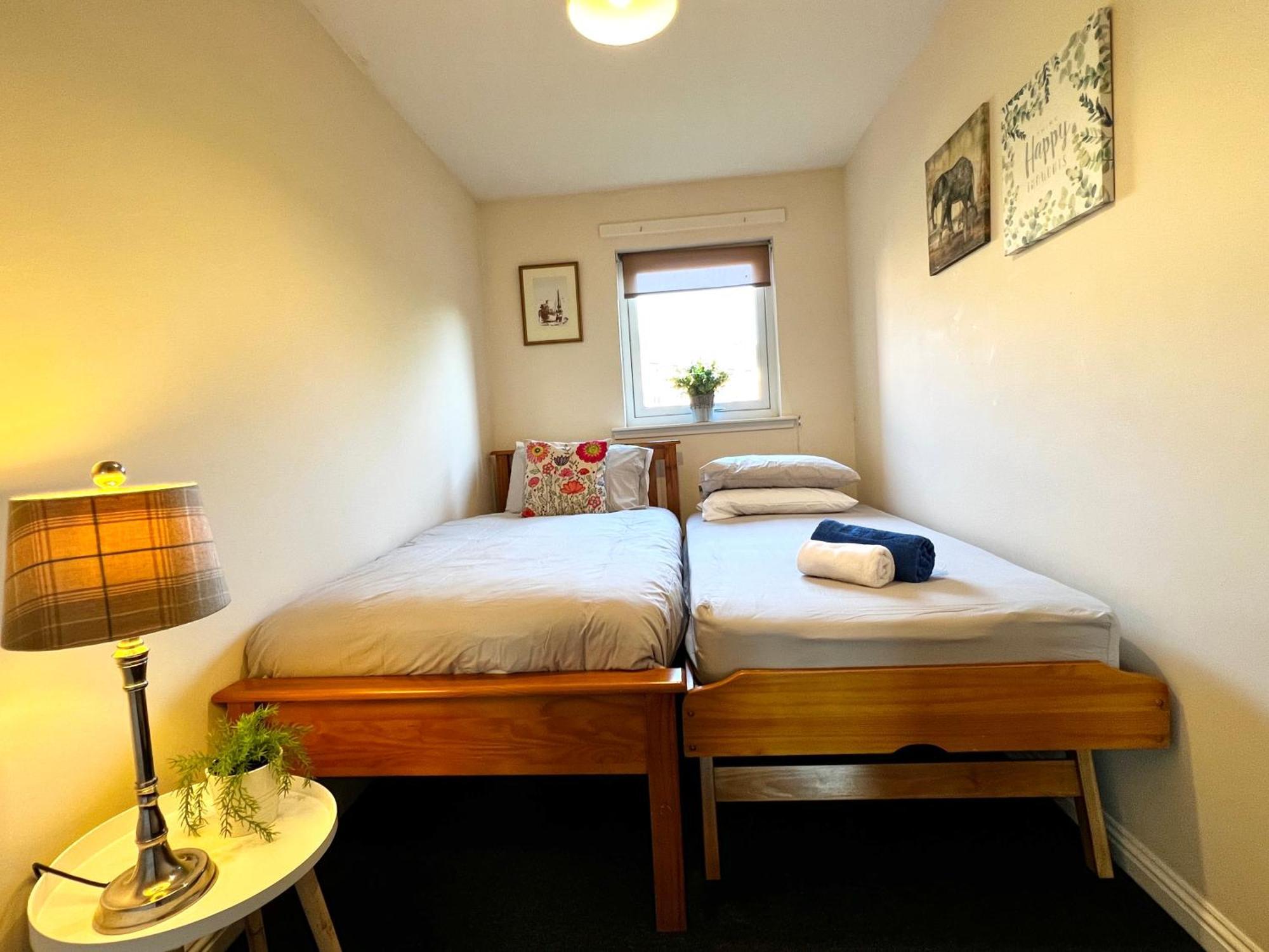 Stylish Modern Flat With Juliet Balcony & Parking Apartment Glasgow Bagian luar foto
