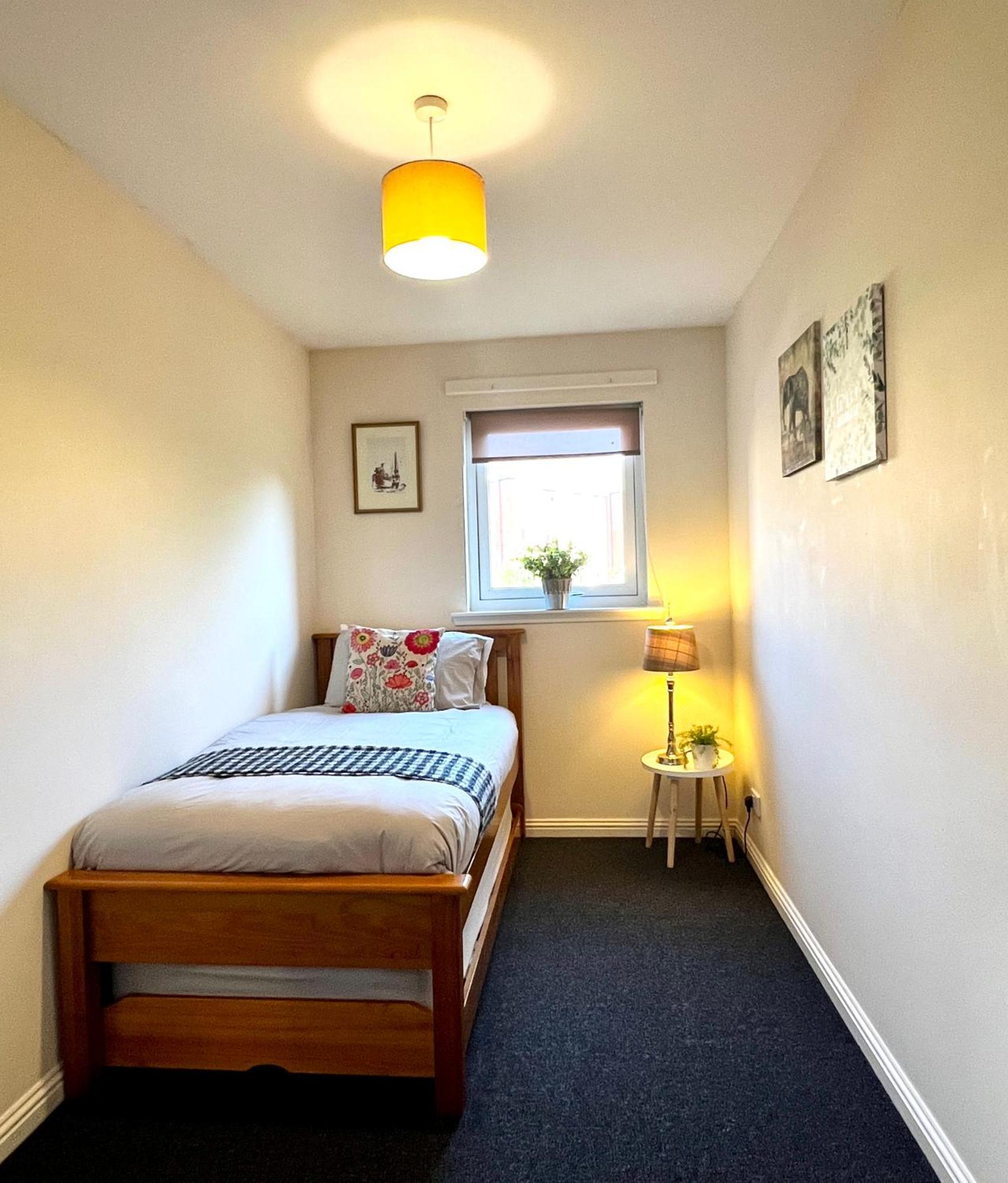 Stylish Modern Flat With Juliet Balcony & Parking Apartment Glasgow Bagian luar foto