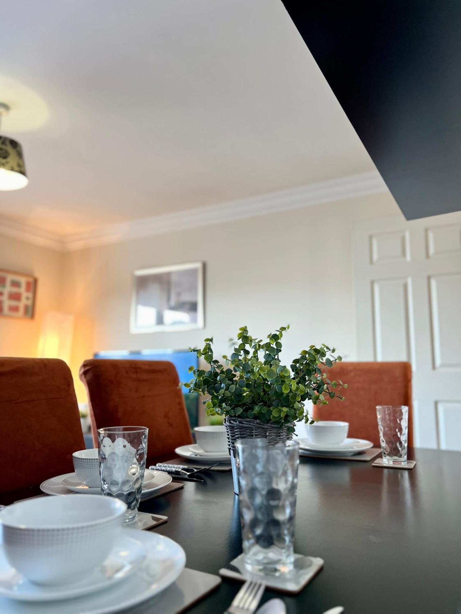 Stylish Modern Flat With Juliet Balcony & Parking Apartment Glasgow Bagian luar foto